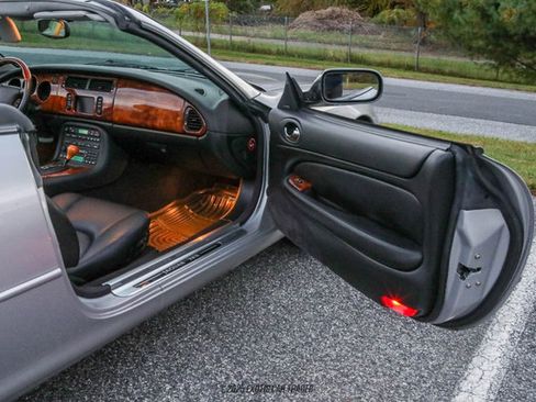 Used 2001 Jaguar XK8 Convertible image 43