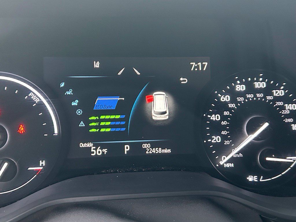 Used 2025 Toyota Sienna LE AWD/4WD image 17