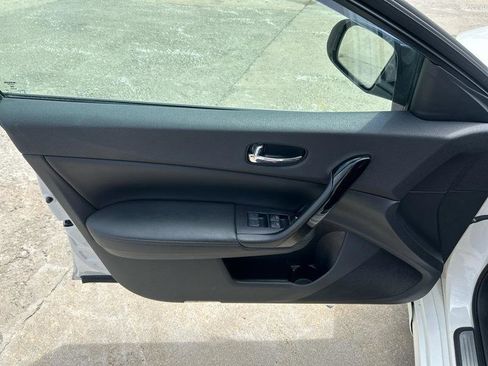 Used 2010 Nissan Maxima 3.5 SV w/ Cold Pkg FWD image 6