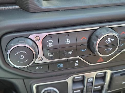 Used 2022 Jeep Wrangler Unlimited Sahara w/ Cold Weather Group image 15