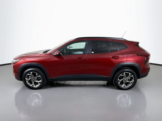 Used 2025 Chevrolet Trax LT w/ LT Convenience Package FWD image 4