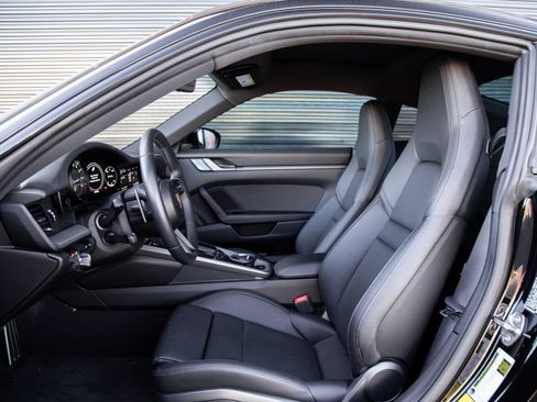 Certified 2021 Porsche 911 Carrera RWD image 5
