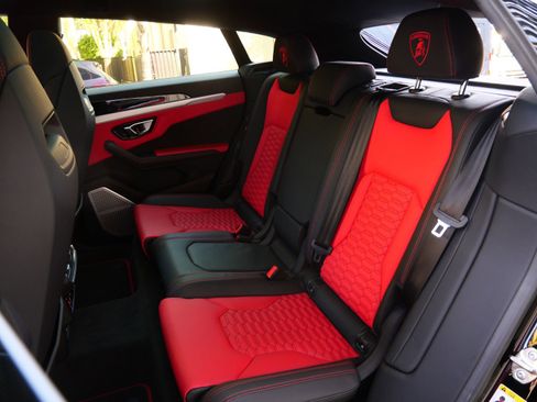 Used 2022 Lamborghini Urus image 6