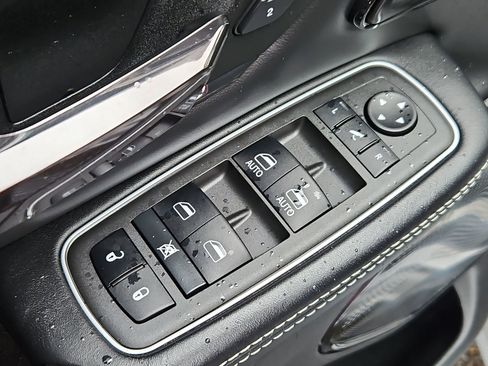 Used 2022 RAM 1500 Limited w/ Night Edition image 10