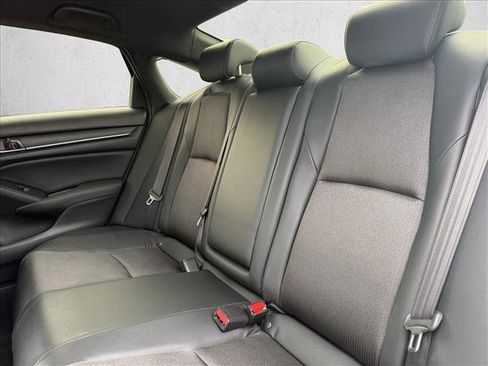 Used 2018 Honda Accord Sport image 10