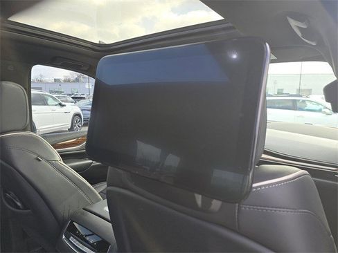 Used 2021 Cadillac Escalade ESV Premium Luxury image 18