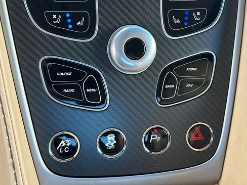 Used 2014 Aston Martin Vanquish Coupe image 22