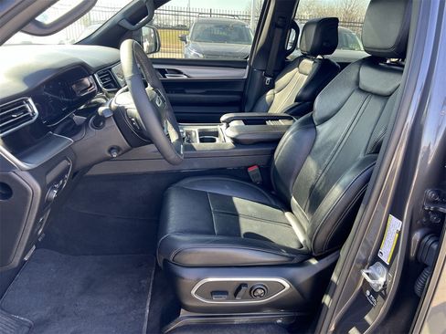 Used 2023 Jeep Wagoneer Series II image 9