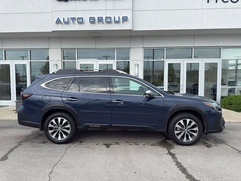 Used 2025 Subaru Outback Touring AWD/4WD image 2