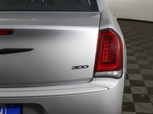 Used 2023 Chrysler 300 Touring w/ Sport Appearance Package image 13