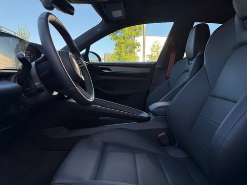 New 2025 Porsche Macan 4S Electric AWD/4WD image 13