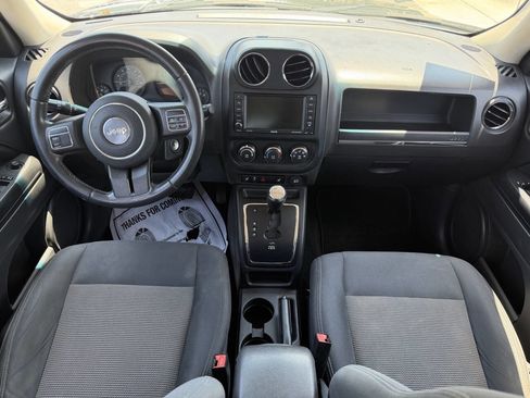 Used 2016 Jeep Patriot Latitude FWD image 12