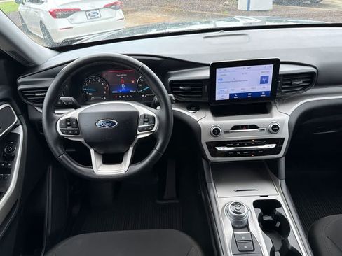 Used 2024 Ford Explorer XLT AWD/4WD image 21