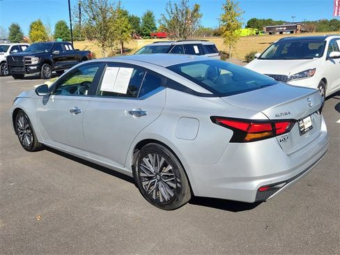 Used 2024 Nissan Altima 2.5 SV image 7