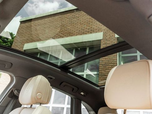 Used 2022 Porsche Macan image 11