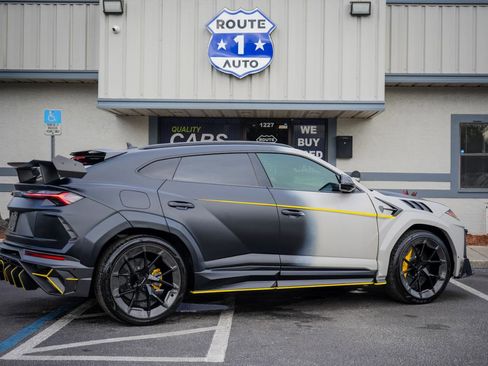 Used 2021 Lamborghini Urus S image 2