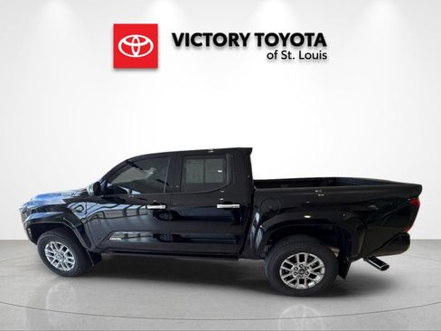 Used 2025 Toyota Tacoma Limited image 6
