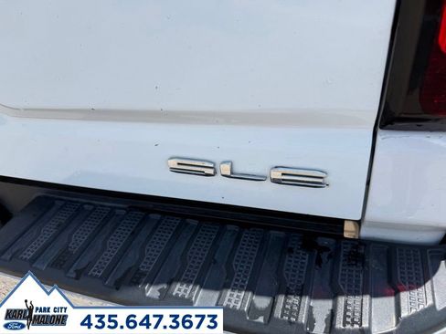 Used 2020 GMC Sierra 2500 SLE w/ Preferred Package AWD/4WD image 11