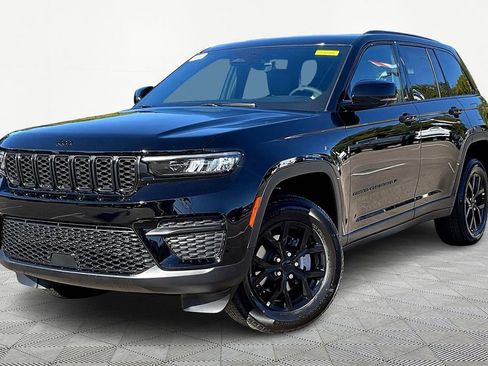 New 2025 Jeep Grand Cherokee Altitude image 2