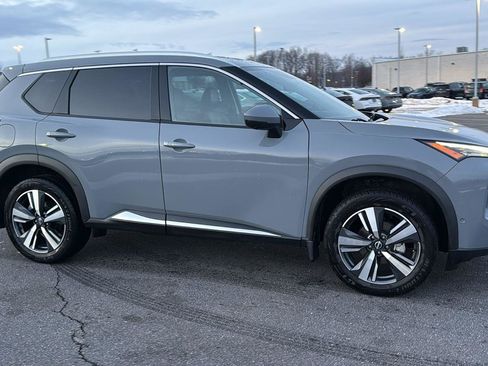 Used 2022 Nissan Rogue SL w/ SL Premium Package image 3