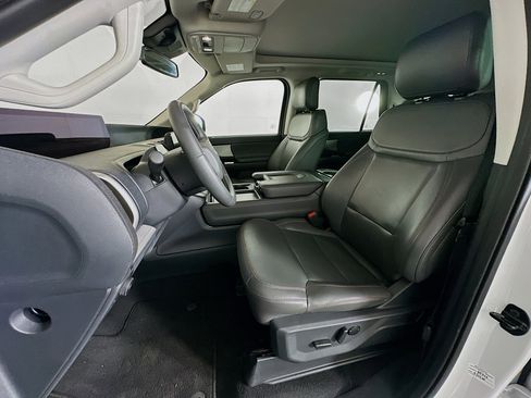 Used 2025 Ford Expedition Active image 13