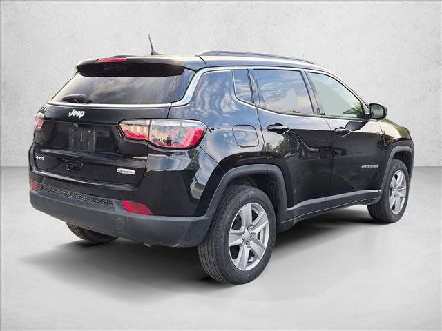 Used 2022 Jeep Compass Latitude w/ Sun and Sound Group AWD/4WD image 5
