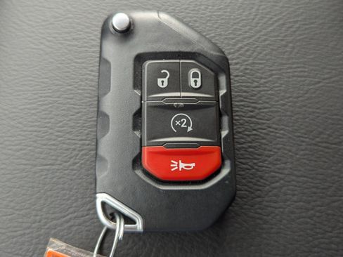Used 2025 Jeep Wrangler Unlimited Rubicon AWD/4WD image 27