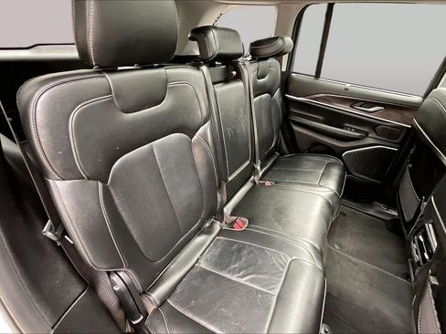 Used 2022 Jeep Grand Cherokee Limited 4xe w/ Luxury Tech Group II AWD/4WD image 18