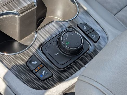 Used 2021 GMC Acadia SLT w/ Premium Package AWD/4WD image 29