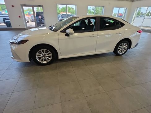 Used 2025 Toyota Camry LE AWD/4WD image 15