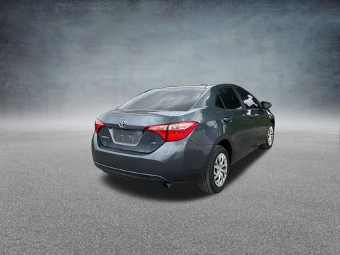 Used 2018 Toyota Corolla LE FWD image 5