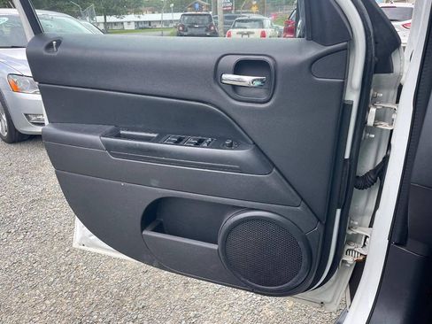 Used 2013 Jeep Patriot Latitude AWD/4WD image 21
