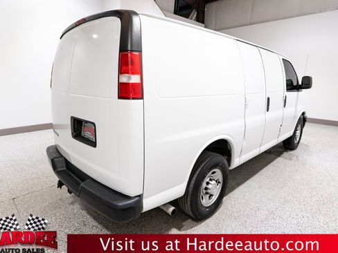 Used 2018 Chevrolet Express 2500 w/ Driver Convenience Package RWD image 5