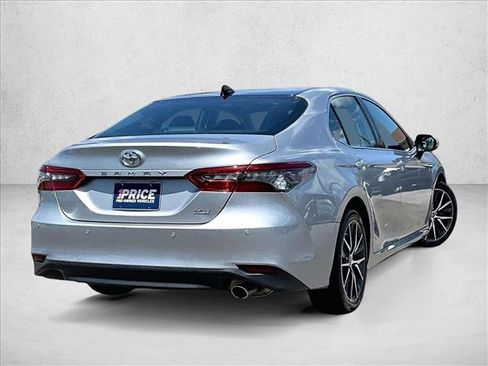 Used 2021 Toyota Camry XLE w/ Navigation Package FWD image 2