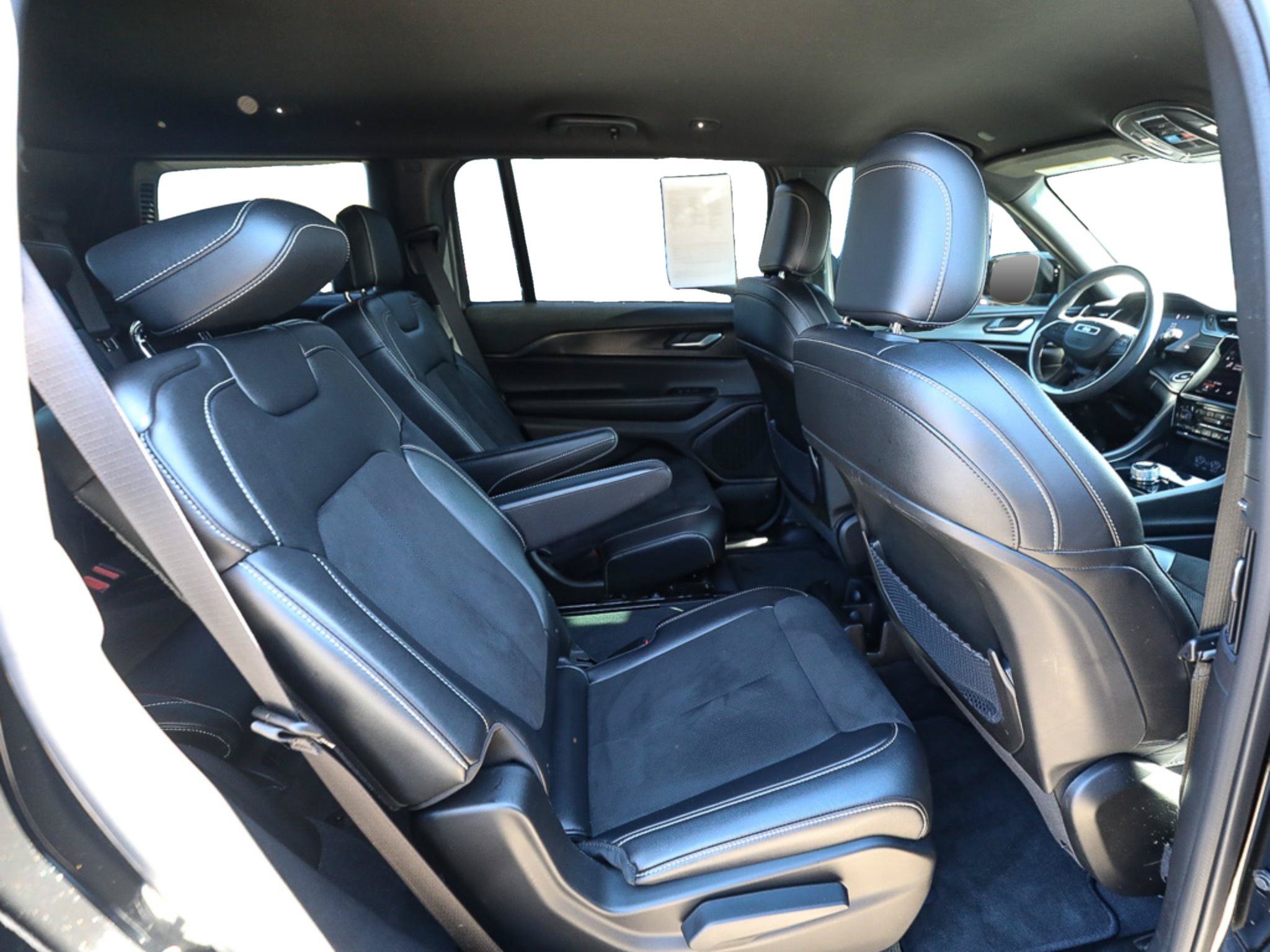 Used 2023 Jeep Grand Cherokee L Laredo AWD/4WD image 22