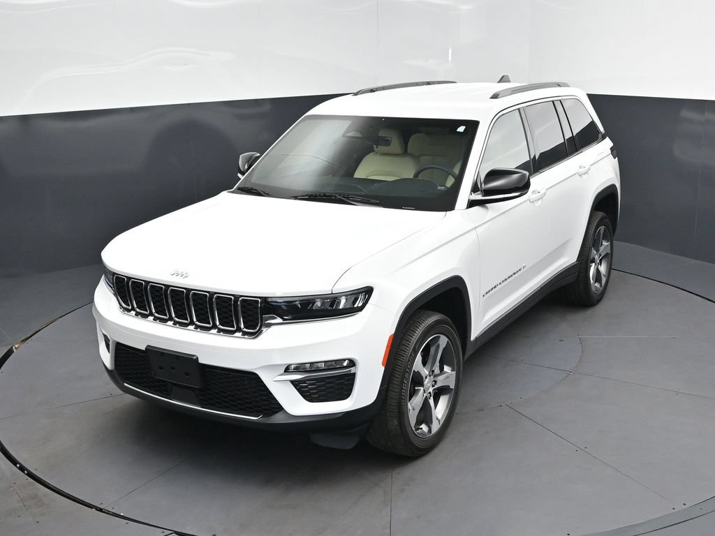 Used 2025 Jeep Grand Cherokee Limited RWD image 30