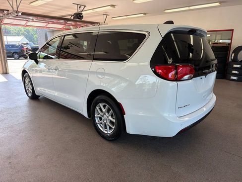 New 2027 Chrysler Pacifica LX FWD image 22