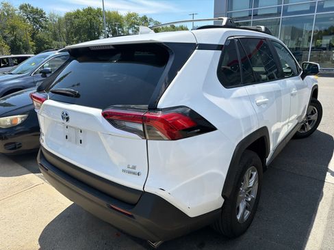 Used 2024 Toyota RAV4 LE AWD/4WD image 4