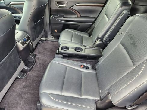 Used 2016 Toyota Highlander Limited FWD image 31