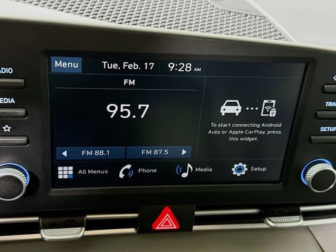 Certified 2024 Hyundai Elantra SE image 7