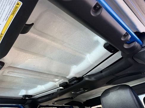 Used 2021 Jeep Gladiator Mojave w/ Cold Weather Group image 12