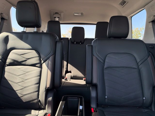 Used 2025 Nissan Pathfinder Platinum AWD/4WD image 31