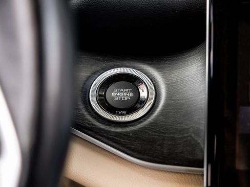 Used 2021 Jeep Grand Cherokee L Limited w/ Luxury Tech Group II image 30