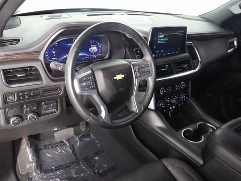 Used 2023 Chevrolet Suburban LT w/ LT Signature Package RWD image 5