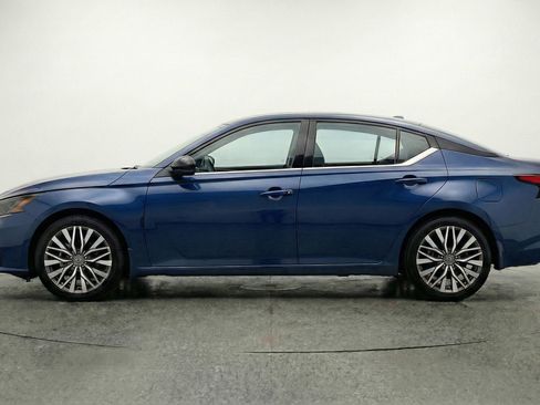 Used 2025 Nissan Altima 2.5 SV FWD image 5