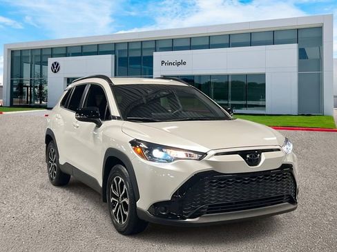 Used 2025 Toyota Corolla Cross AWD Hybrid image 2
