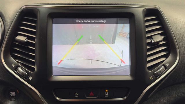 Used 2021 Jeep Cherokee Latitude Lux w/ Comfort/Convenience Group FWD image 32