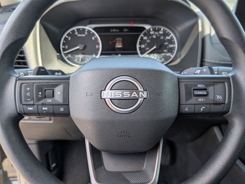 Used 2025 Nissan Rogue S AWD/4WD image 18