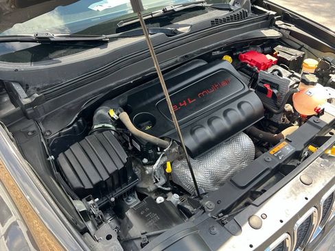 Used 2020 Jeep Renegade Latitude w/ Cold Weather Group AWD/4WD image 43