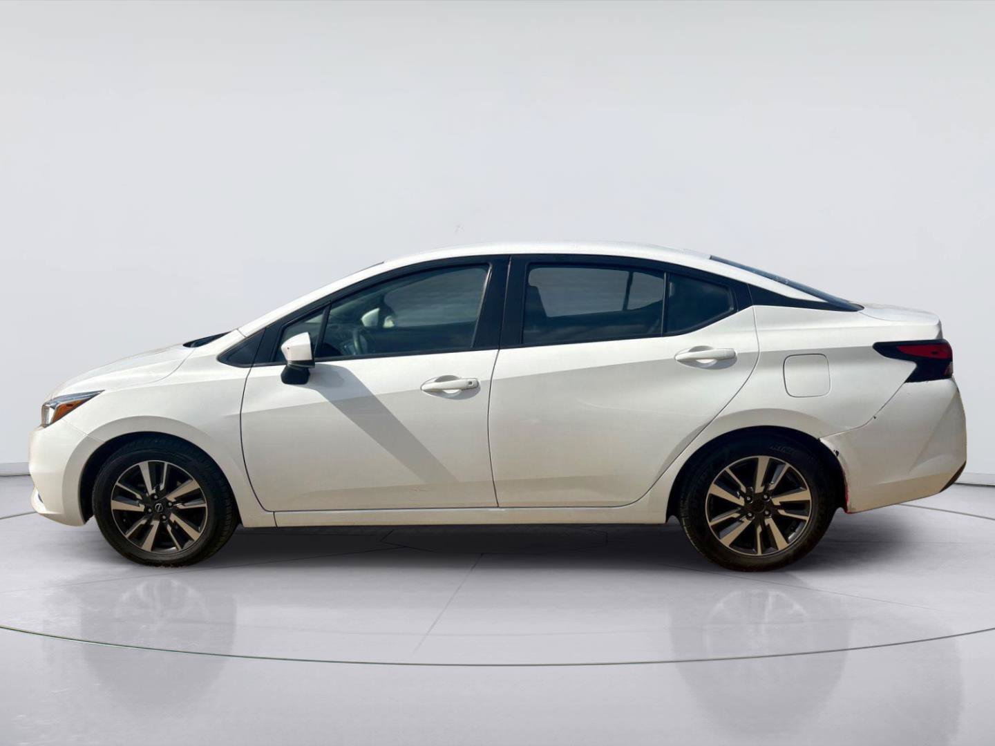 Used 2022 Nissan Versa SV FWD image 8
